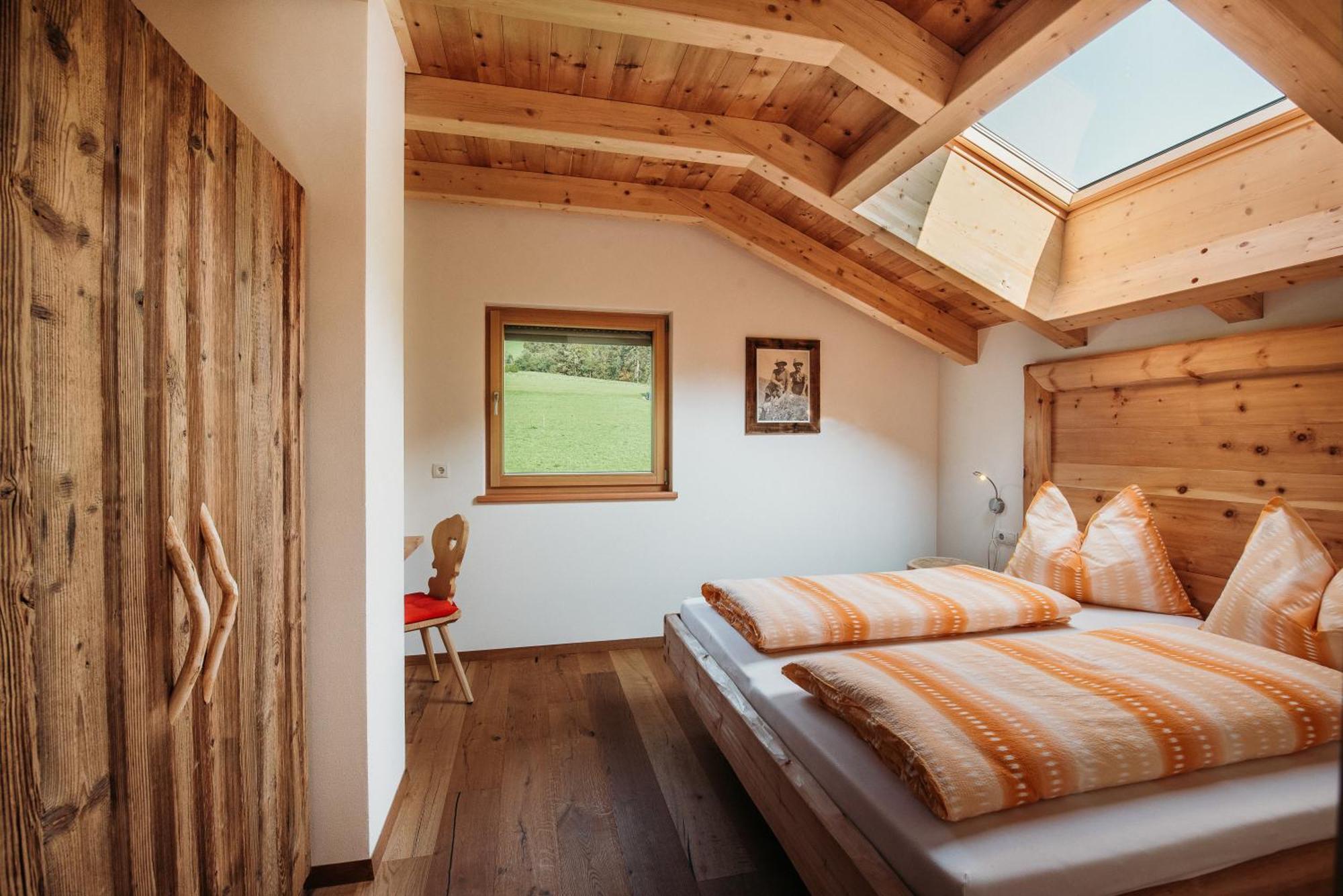 Grosskarnaiderhof Appartements-Bauernhof-Natur Pur Luson Exterior photo
